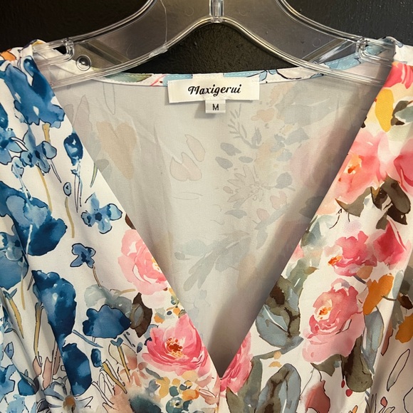 MAXIGERUI Floral V-Neck Maxi Dress in Multi-Color - Picture 3 of 4